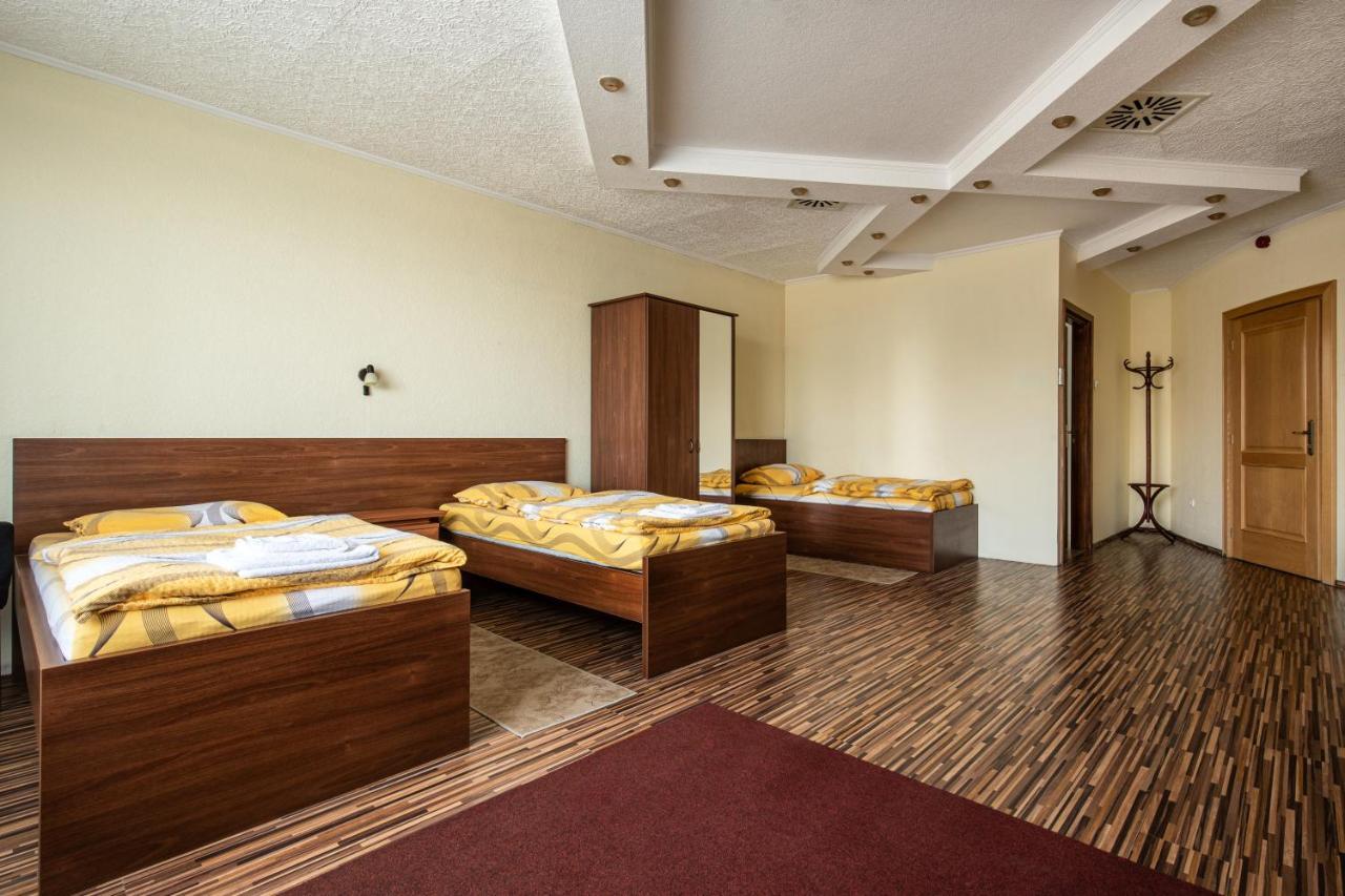 Napfény Panzió és Rendezvényház Kecskemét Esterno foto
