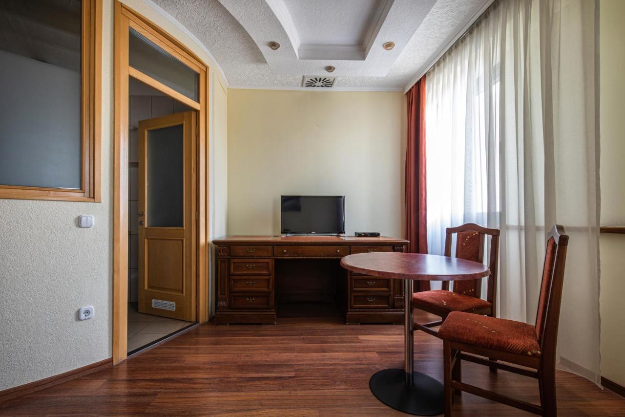 Napfény Panzió és Rendezvényház Kecskemét Esterno foto